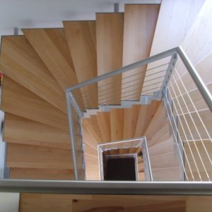 Filigran konstruierte Treppenanlage über 4 Stockwerke
